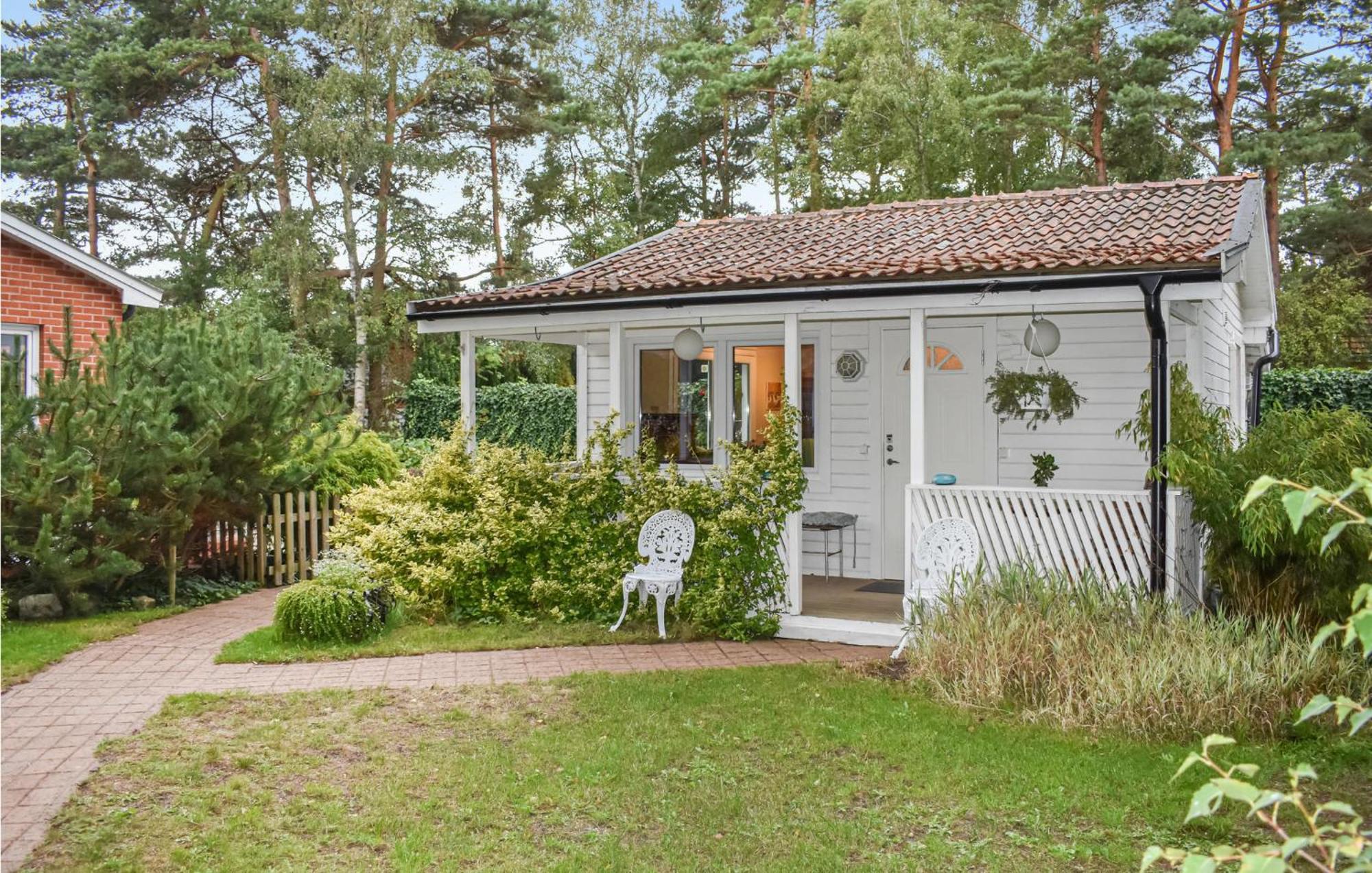 1 Bedroom Amazing Home In Hoellviken Exterior photo